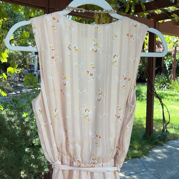 🌺 WAYF; Beautiful Mini Peach Floral Sleeveless Dress in Misses Sz. Extra Small! - Picture 5 of 12
